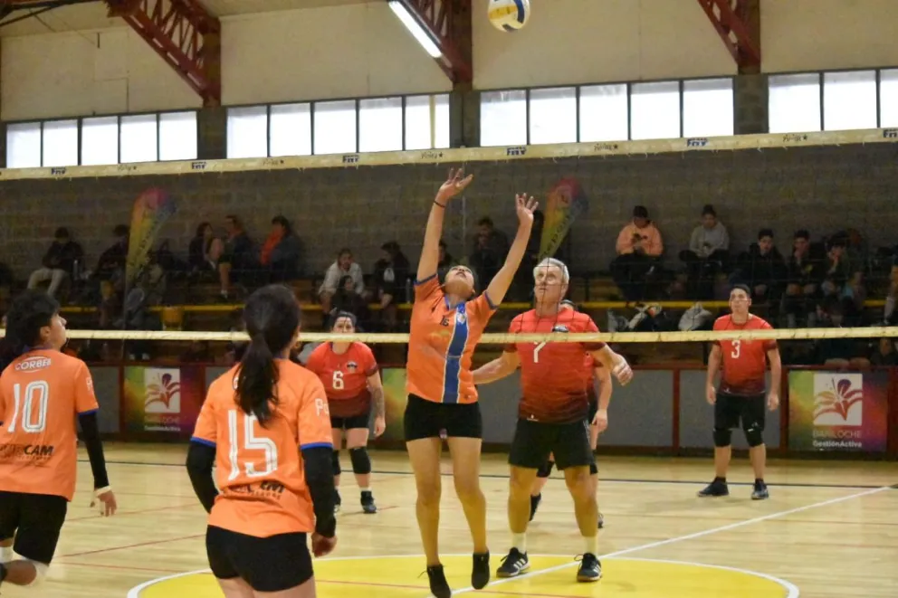 Volvió el vóley mixto con excelente convocatoria