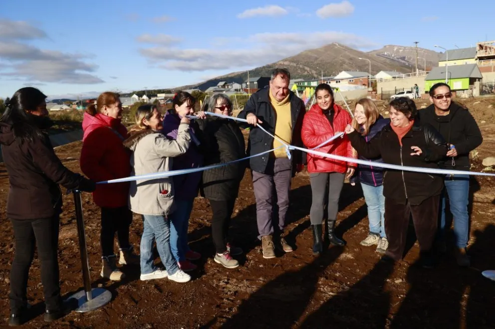 El barrio 645 Viviendas ya tiene su plaza