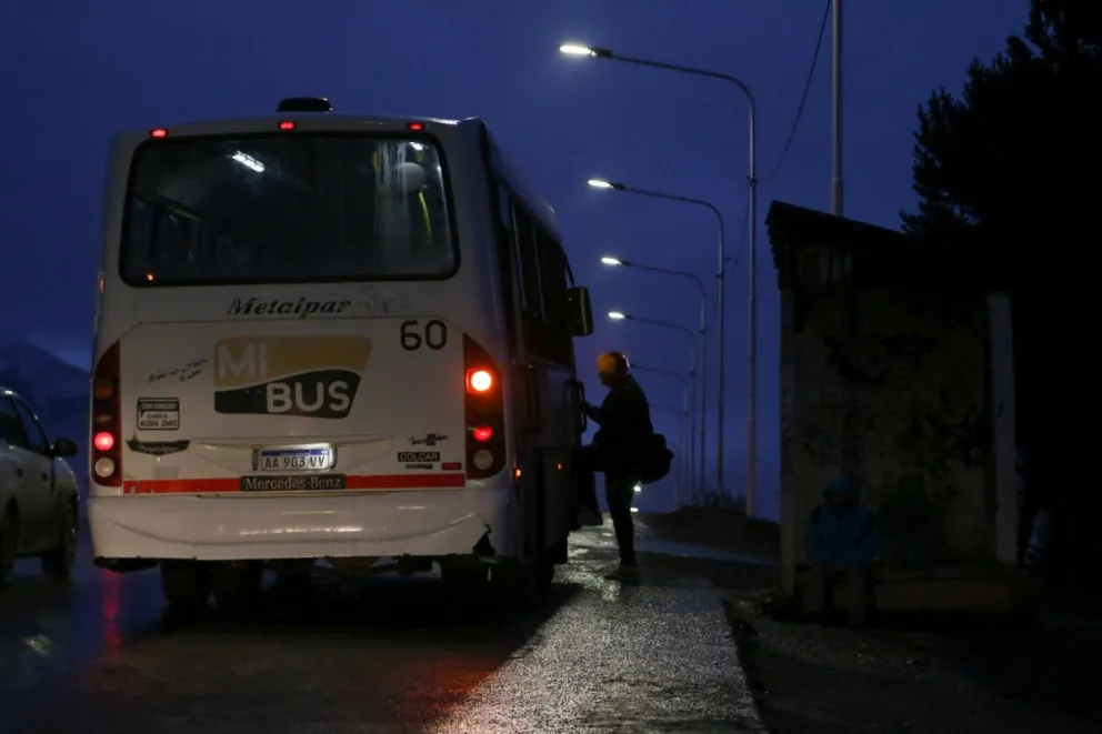 A la falta de combustible para los colectivos se suma el reclamo del pago de aguinaldo por parte de los choferes