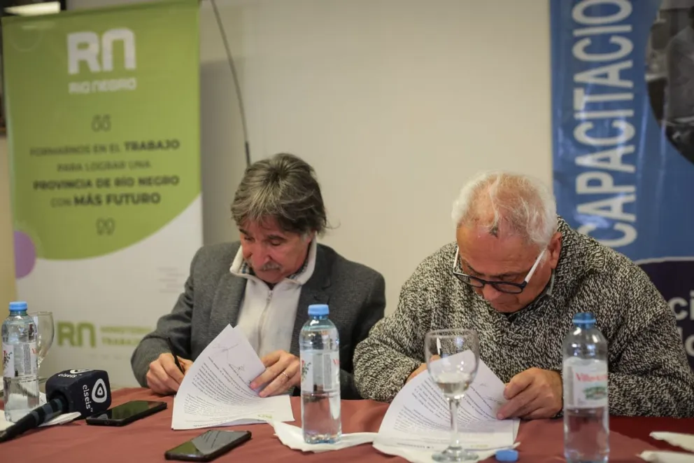 UTHGRA y el Ministerio de Trabajo firmaron un convenio de capacitación para trabajadores gastronómicos