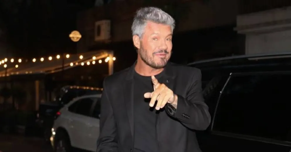 Afirman que Marcelo Tinelli estuvo a los besos con una polémica ex Gran Hermano