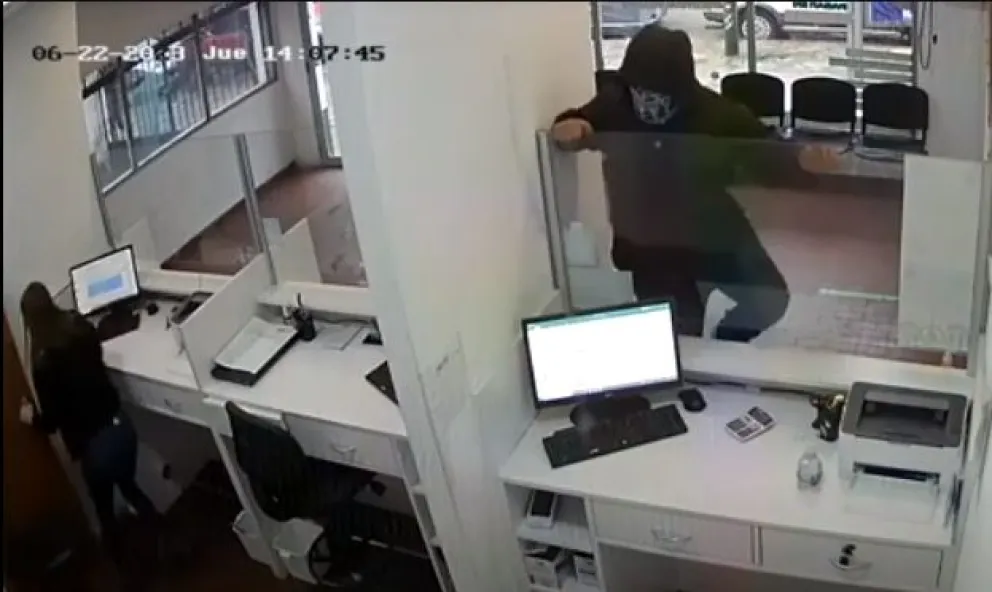 Modalidad en crecimiento: ladrones amagan con extraer armas y robar a comerciantes
