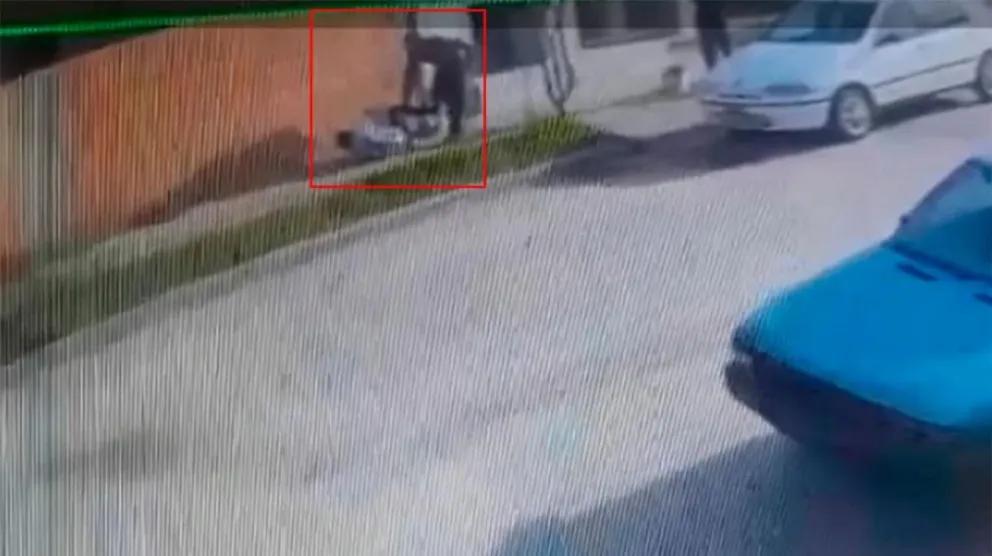 Horror: atacó a cintazos en plena calle a un nene de 11 años