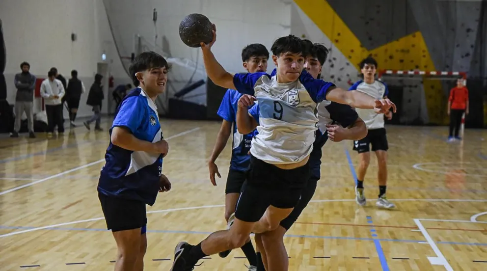 Habrá partidos en Newenche, Gimnasio Municipal 1 y UNCo