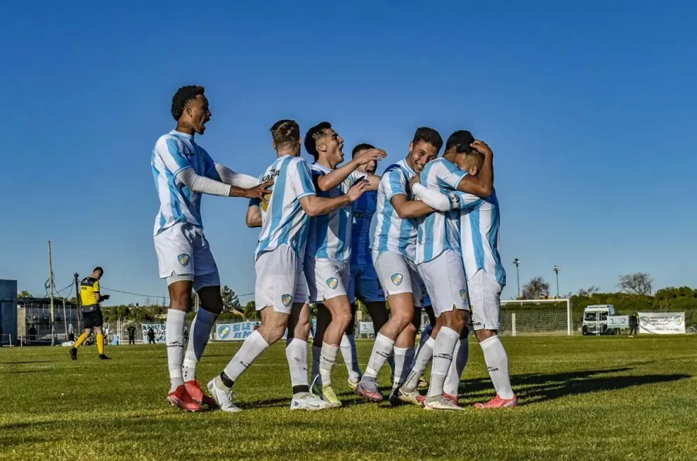 Sol de Mayo goleó a Cipolletti en el clásico y estira la paternidad