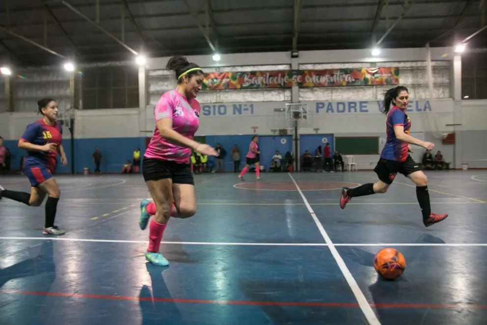 El Municipal 1 se llena de fútbol femenino