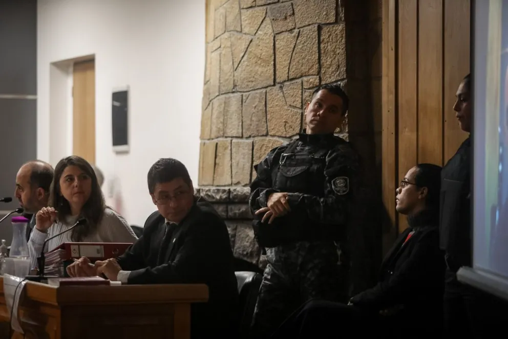 Las dos manos del acusado tenían restos de disparos