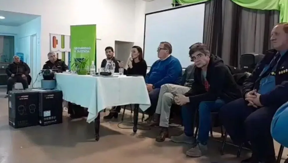 “¡Renuncien, váyanse todos!”: reginenses criticaron con dureza a Minor cara a cara
